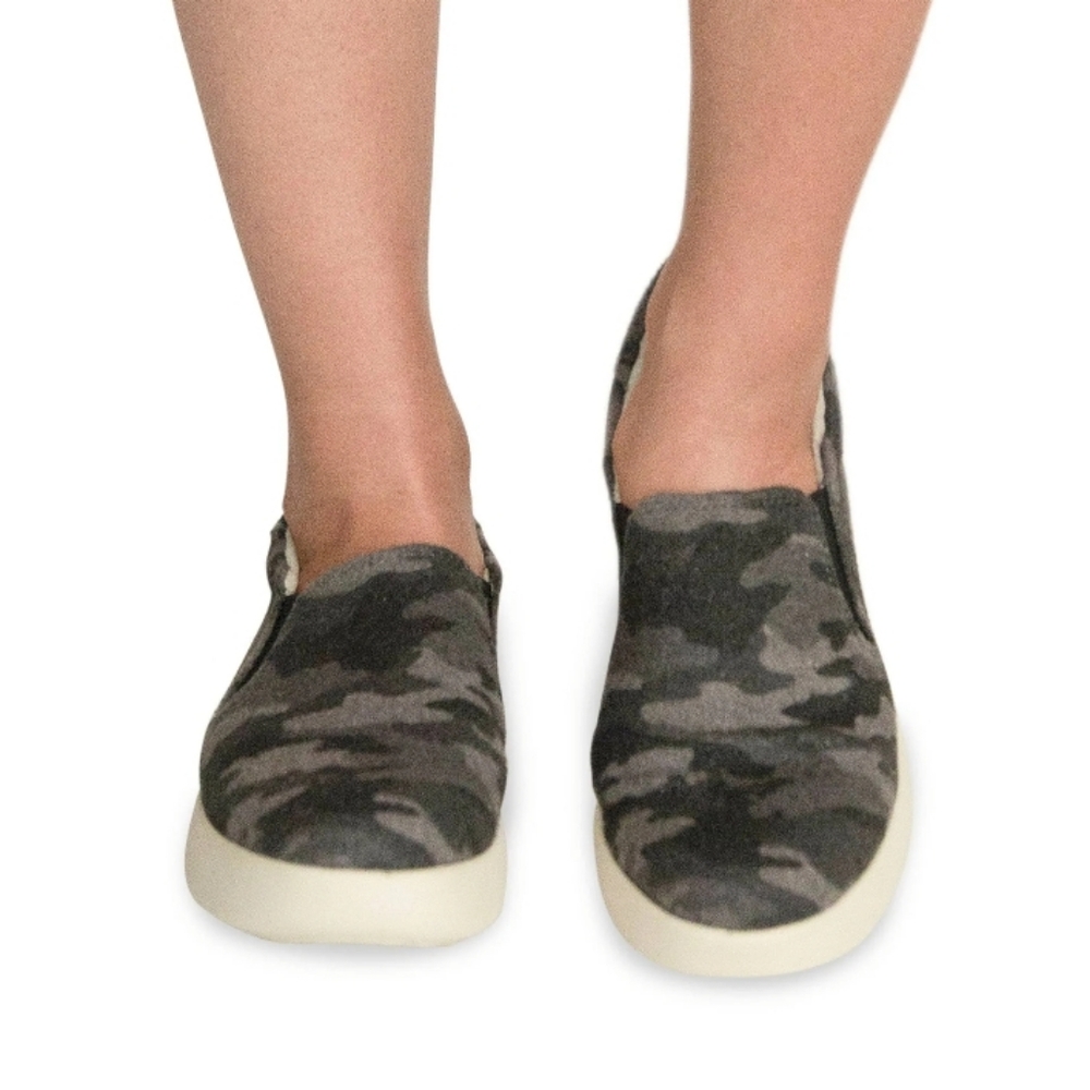 OTBT Forever Platform Camile Camo Slip On Sneakers Sz 6.5 New